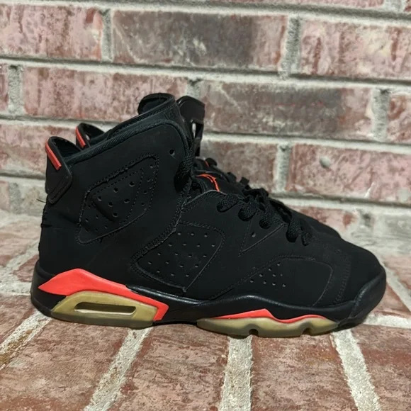 Kids Jordan 6 retro “infrared” size 5.5y - Picture 1 of 11
